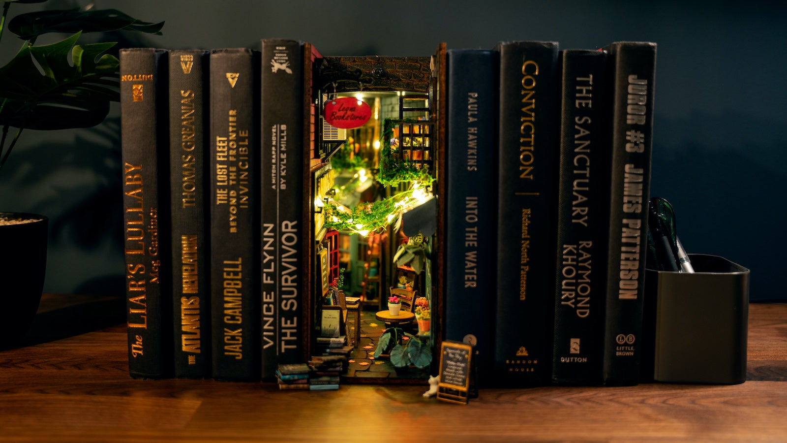  Fsolis DIY Book Nook Kit, Miniature House Kit Book Nook  Dollhouse Kit Bookshelf Decor Booknook kit DIY Eternal Bookstore Book Nook  Library Bookshelf Insert DIY Bookends Book Nook Kits for Adults 