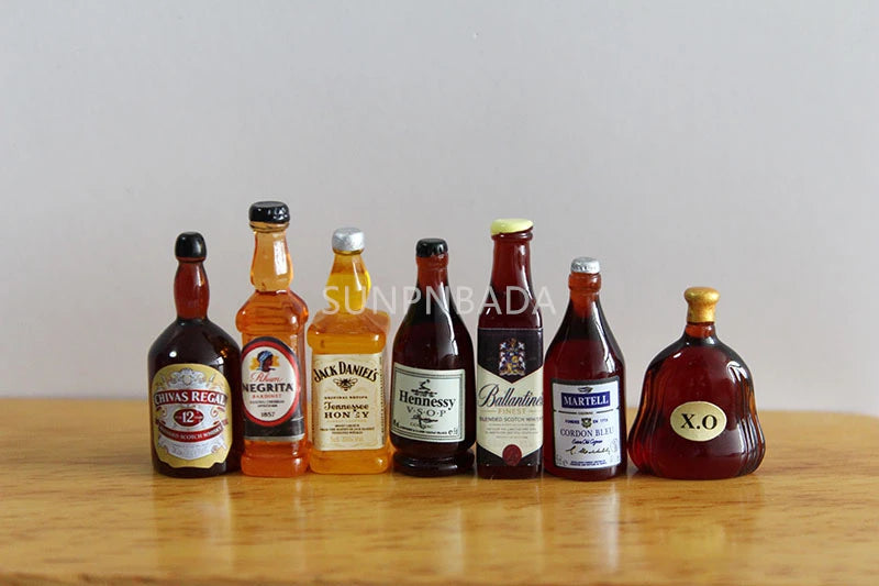 1/6 Scale Wine & Whisky Bottle Set for & BJD miniature – close-up details