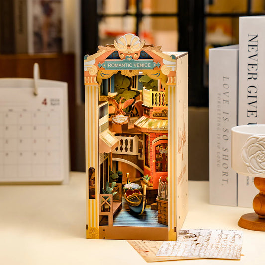 Robotime Romantic Venice Book Nook Kit