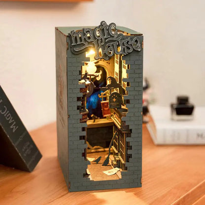 Rolife Sakura Densya TGB01 DIY Book Nook Kit
