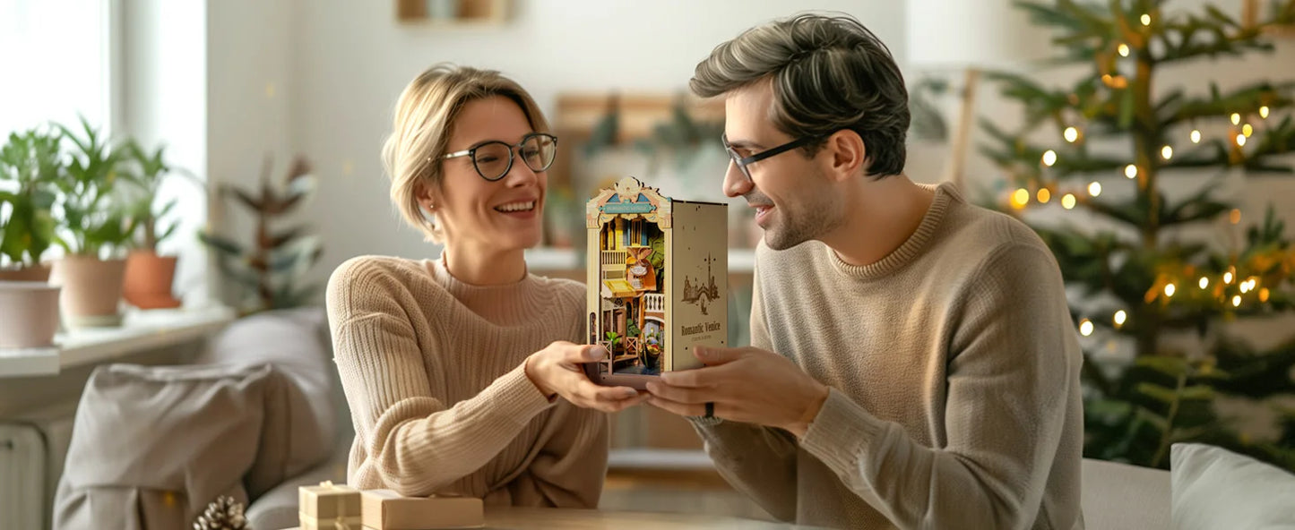 Robotime Romantic Venice Book Nook Kit