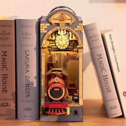 Rolife Sakura Densya TGB01 DIY Book Nook Kit
