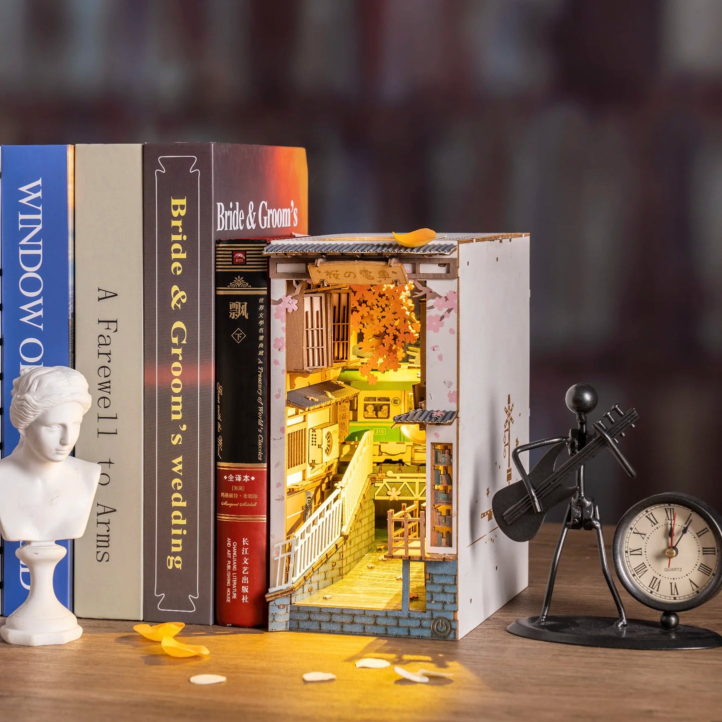 Rolife Sakura Densya TGB01 DIY Book Nook Kit
