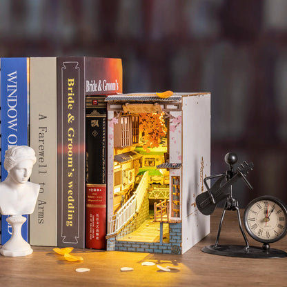Rolife Sakura Densya TGB01 DIY Book Nook Kit
