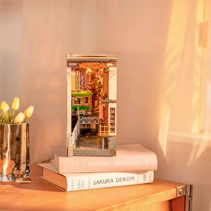 Rolife Sakura Densya TGB01 DIY Book Nook Kit