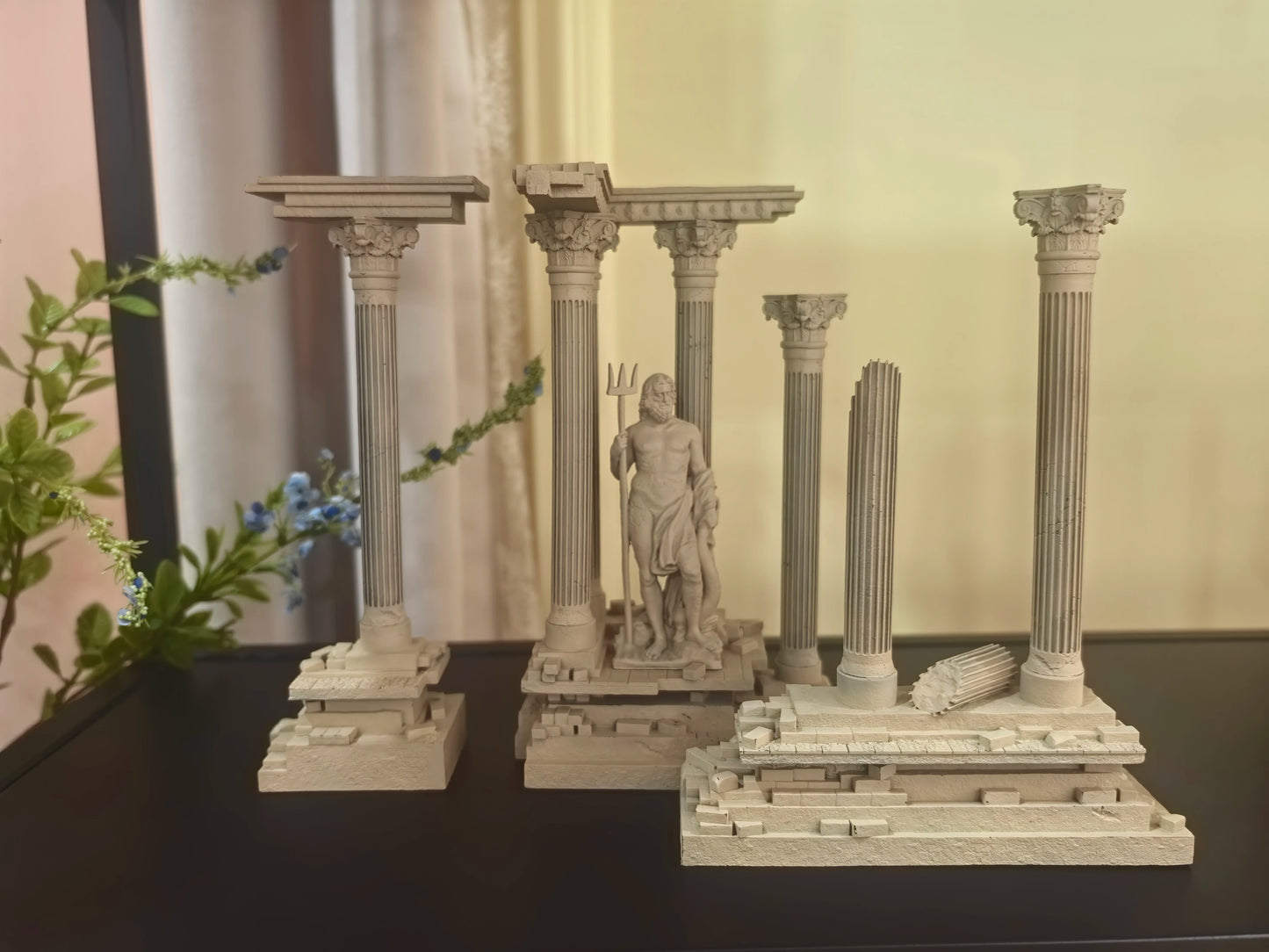 Roman Architecture Resin Statue book nook kit – detailed view