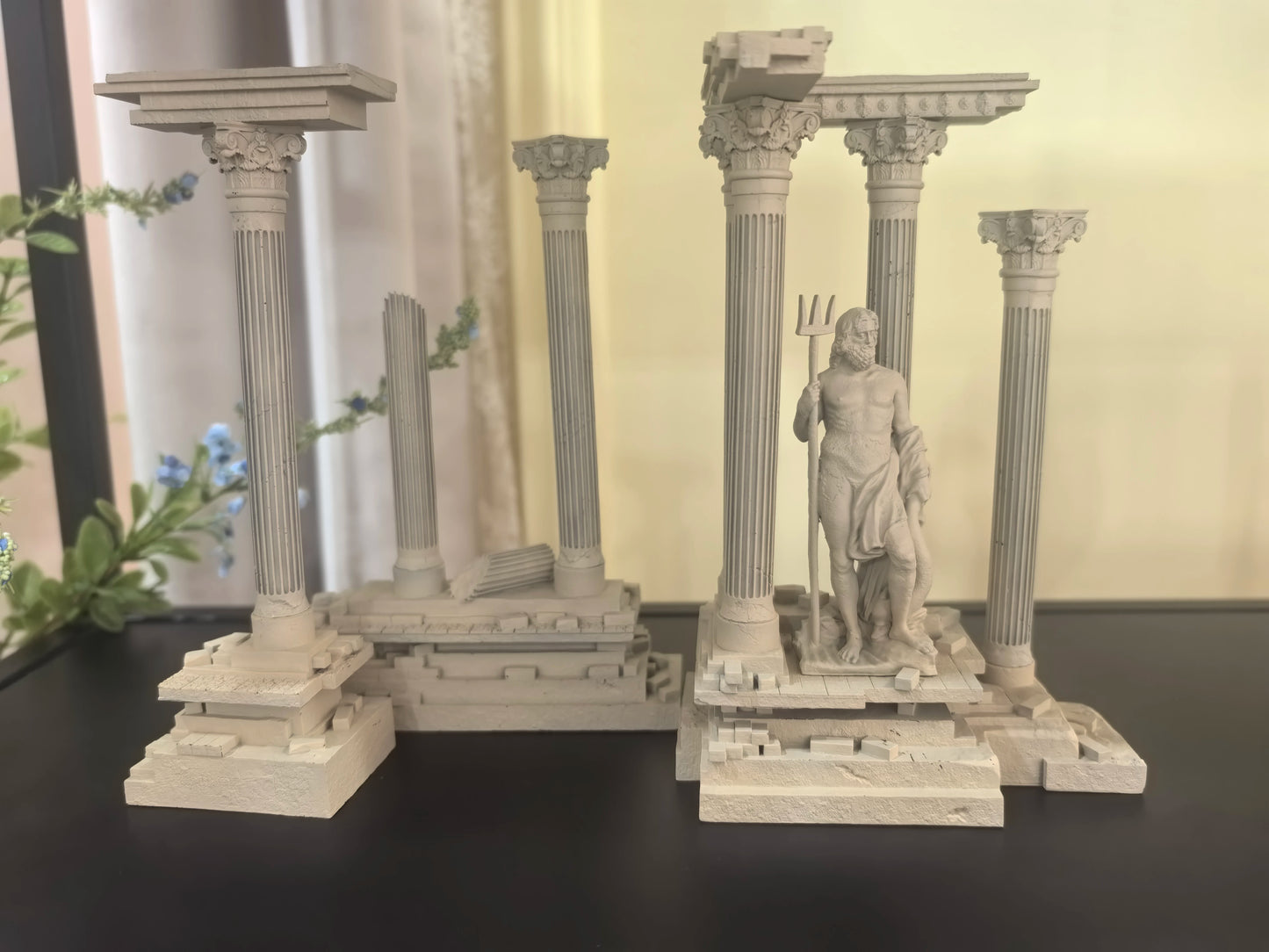 Roman Architecture Resin Statue book nook kit – packaging and contents