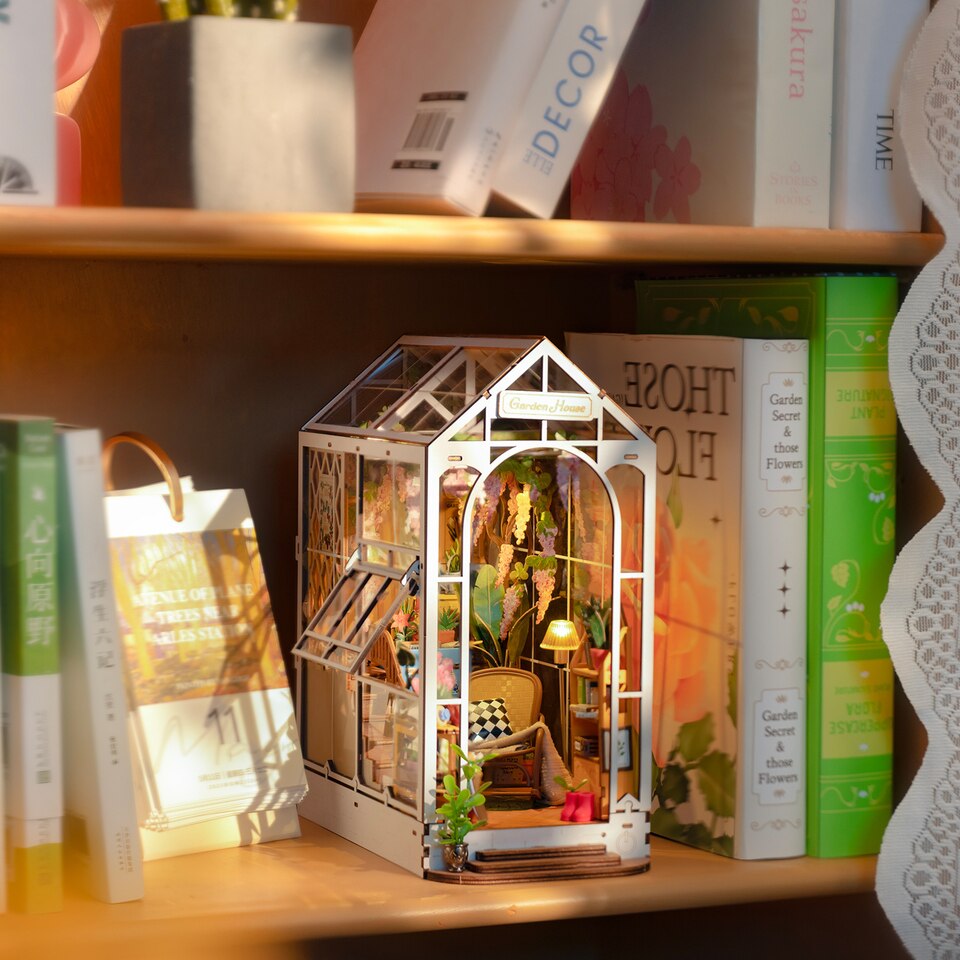 Rolife Garden House  DIY Book Nook Kit
