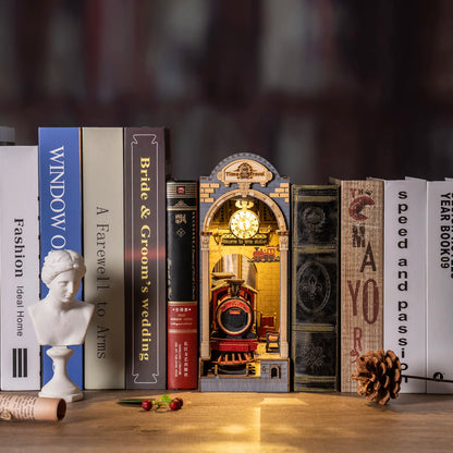 Rolife Sakura Densya TGB01 DIY Book Nook Kit
